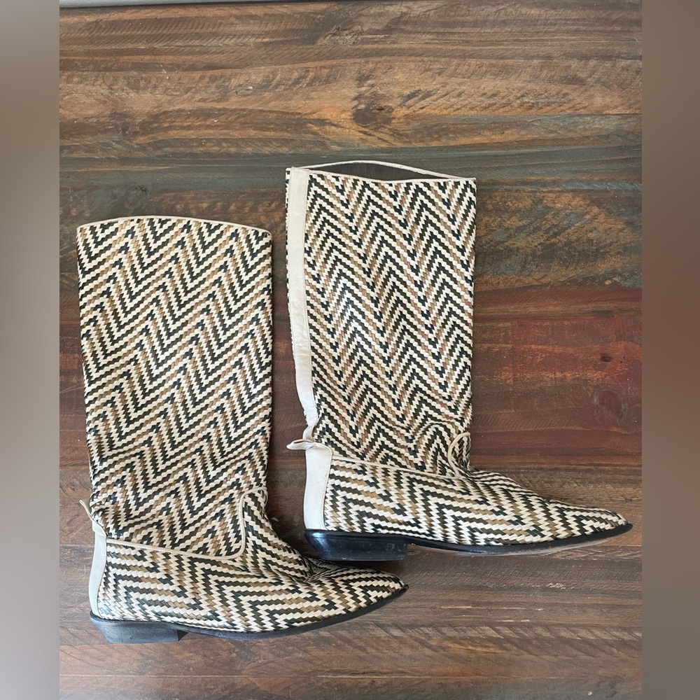 Lovely Vintage Glacee Chevron Patterned Boots